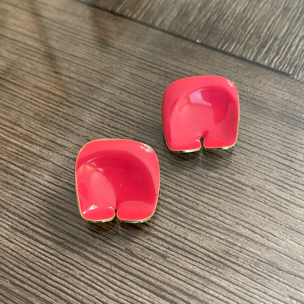 Vintage Wavey Shaped Square Earrings with Coral / Salmon Colored Enamel - Picture 2 of 16